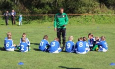 三亿体育体育视频-狂赞！尤文图斯队球员展现出色的技术和团队合作