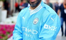 三亿体育体育网页版入口-阿圭罗回归曼城，球迷热情欢迎