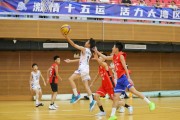 三亿体育体育平台-篮球少年为入选优秀球队而努力拼搏训练