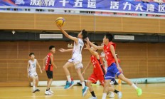 三亿体育体育平台-篮球少年为入选优秀球队而努力拼搏训练