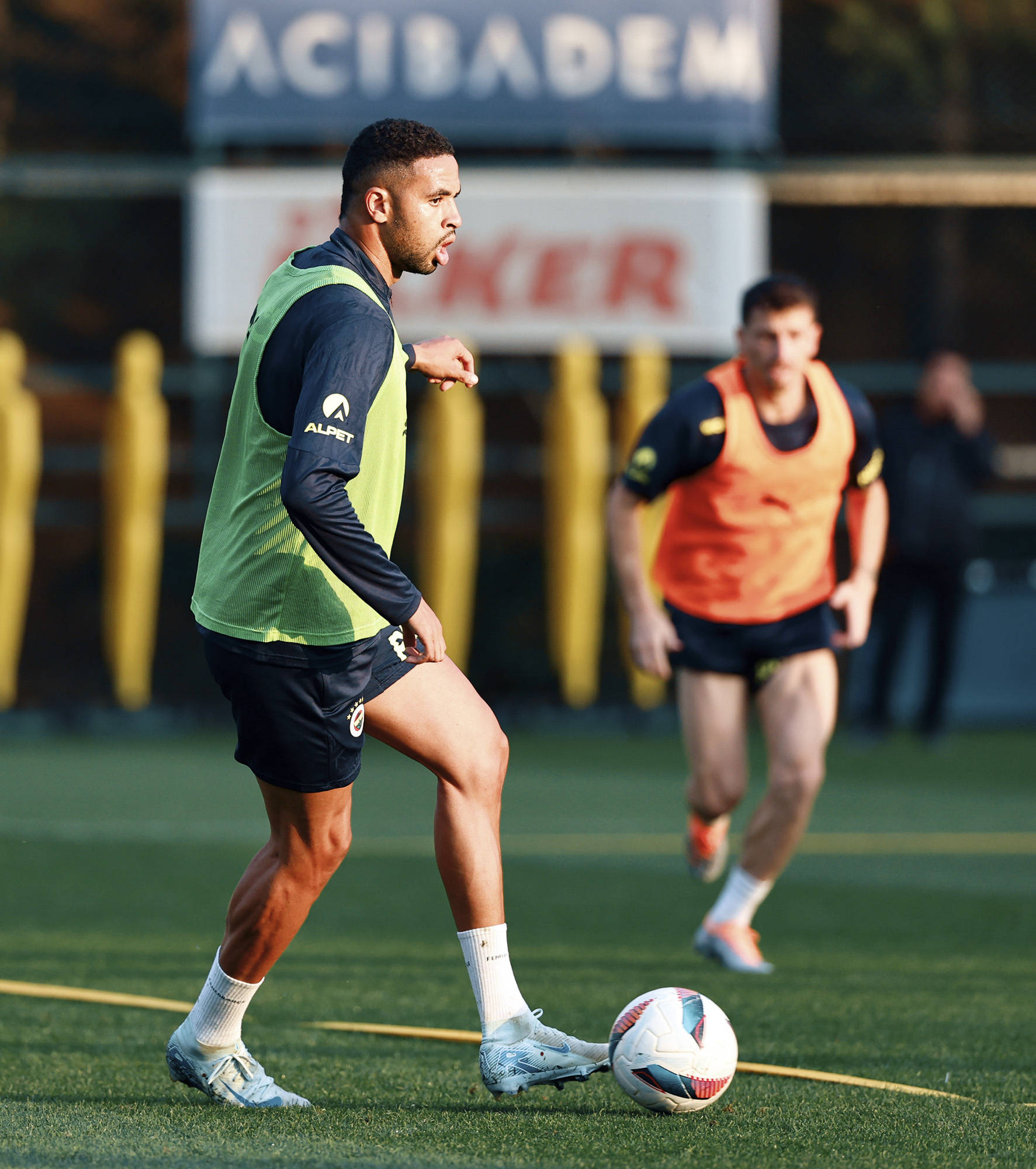 球队遭遇失利，球员密集恢复备战下一场比赛的简单介绍