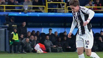 尤文图斯逆转成功进军淘汰赛