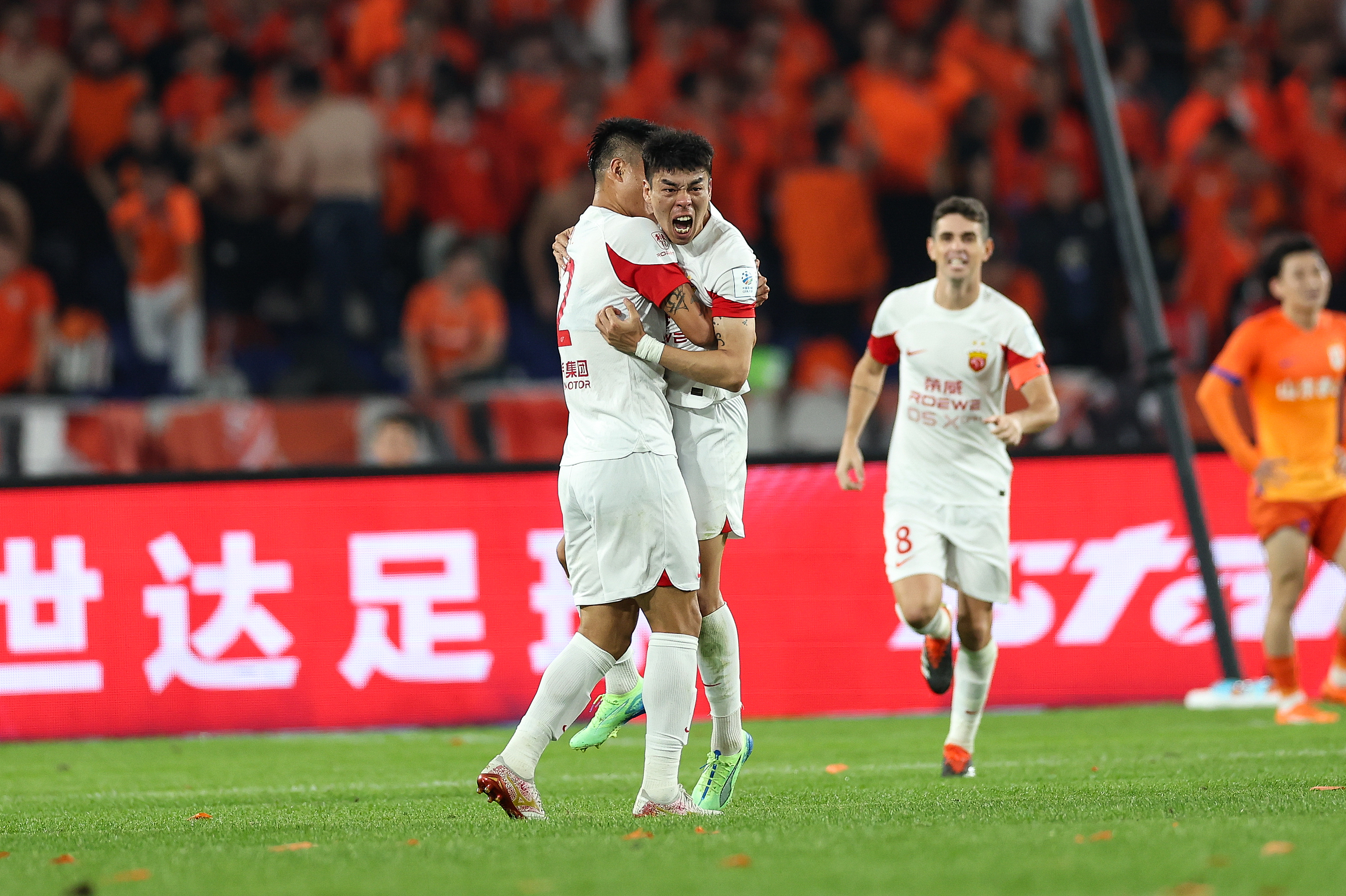 关于上海浦东海天战胜秦皇岛，成功挺进次轮比赛的信息