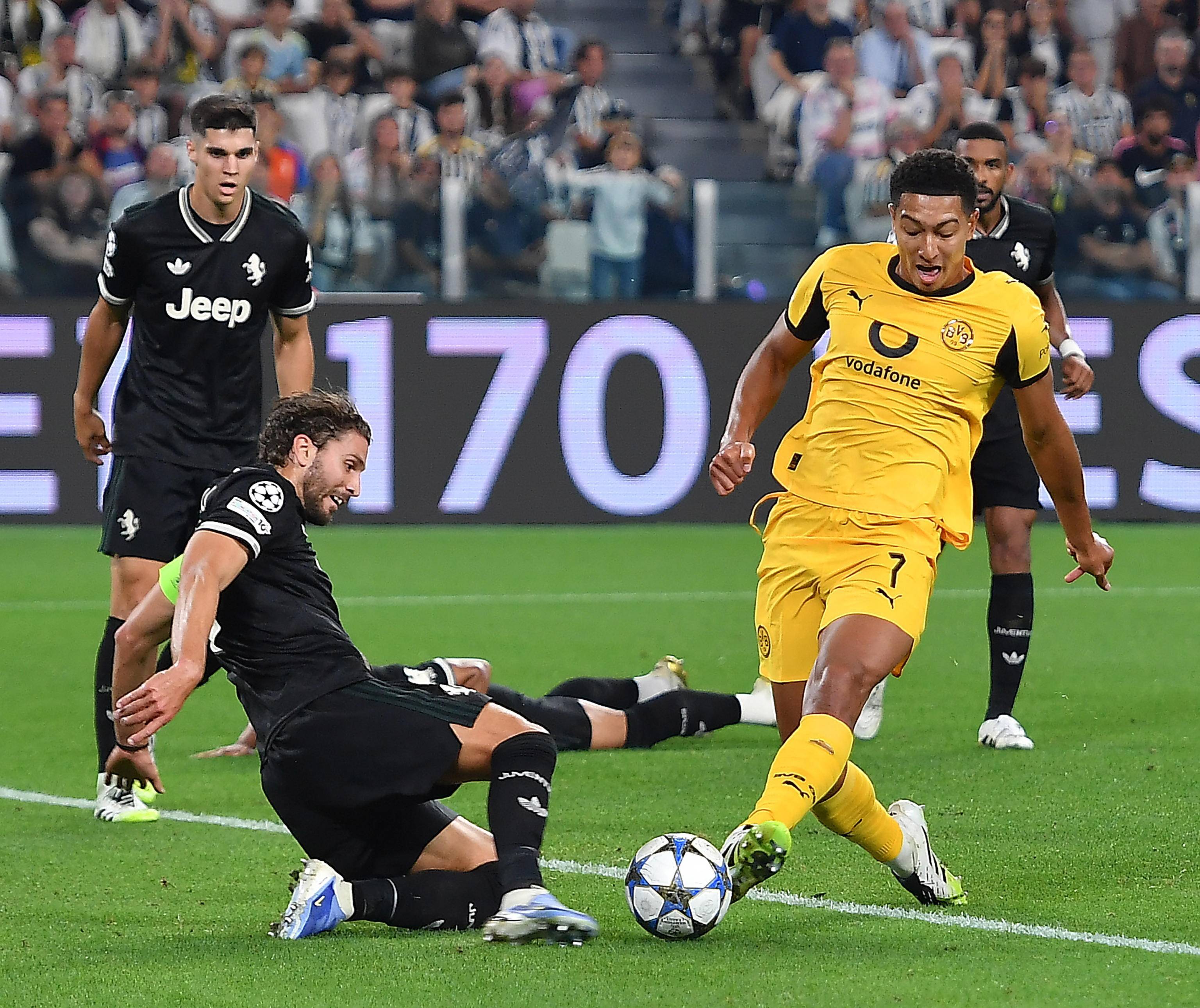 尤文图斯精彩表现，大胜晋级欧冠半决赛的简单介绍