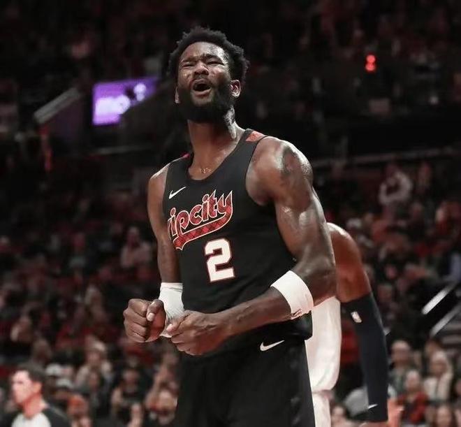 黄蜂客场惨败开拓者失去领先