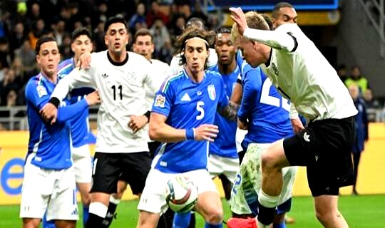 意大利队力战德国队上演激烈对决的简单介绍