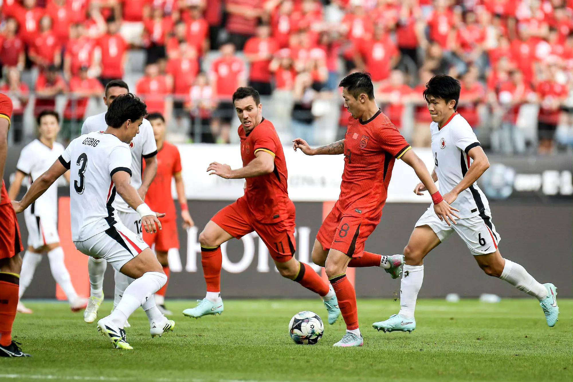 包含亚洲足球界的激烈竞争即将掀起的词条